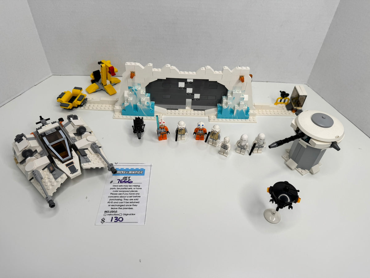 7666 Hoth Rebel Base - Limited Edition